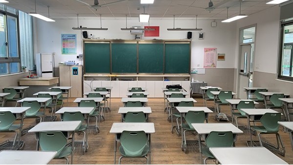 對教室照明進行<i style='color:red'>改造后</i>，華輝教育照明打造了怎樣的照明環境？