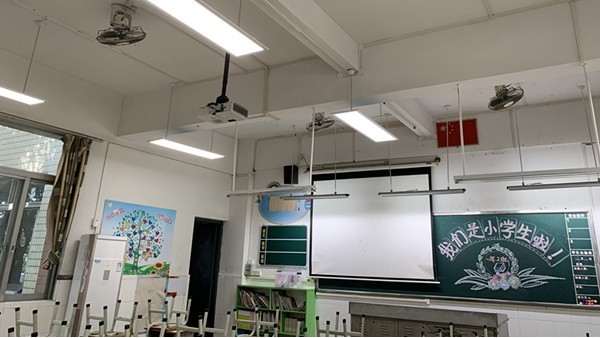 <i style='color:red'>看不清</i>黑板？教室照明的反光、眩光問題應該怎么處理？